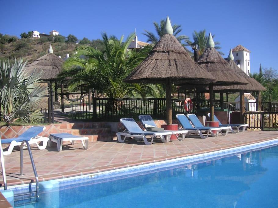 Tiny House 12M2 In Holiday Park With 55 M2 Pool Tolox Exterior foto